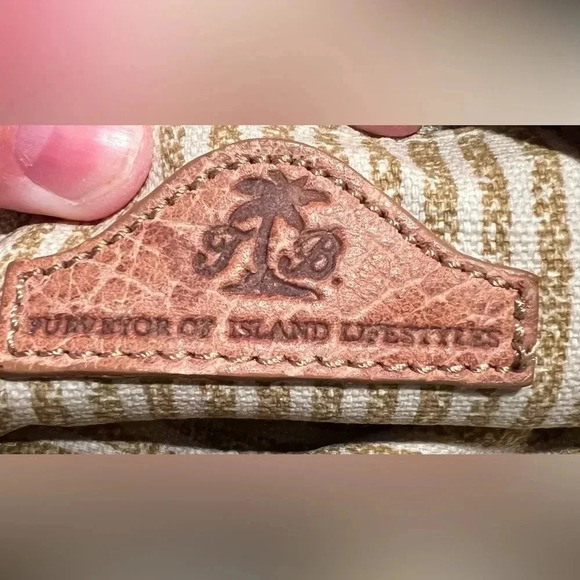 VINTAGE | Tommy Bahama ladies tapestry handbag - Picture 8 of 16